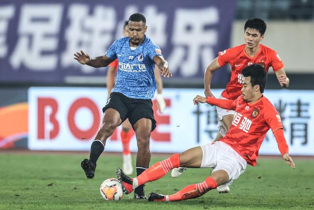 任骏飞15+12威姆斯13分 广东7人上双大胜深圳